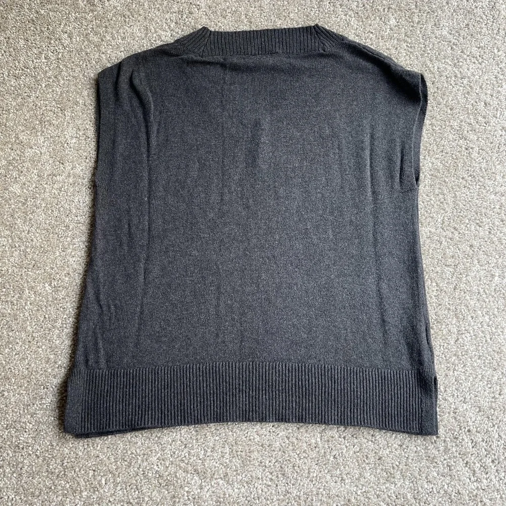 LOFT Sweater Vest Womens Medium Gray V Neck Tight-Knit Pullover Sleeveless
